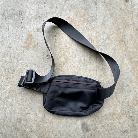 Lulu Black Belt Bag - Picture 3 of 6